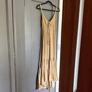 Elegant Nevenka Beige/Gold Maxi Dress